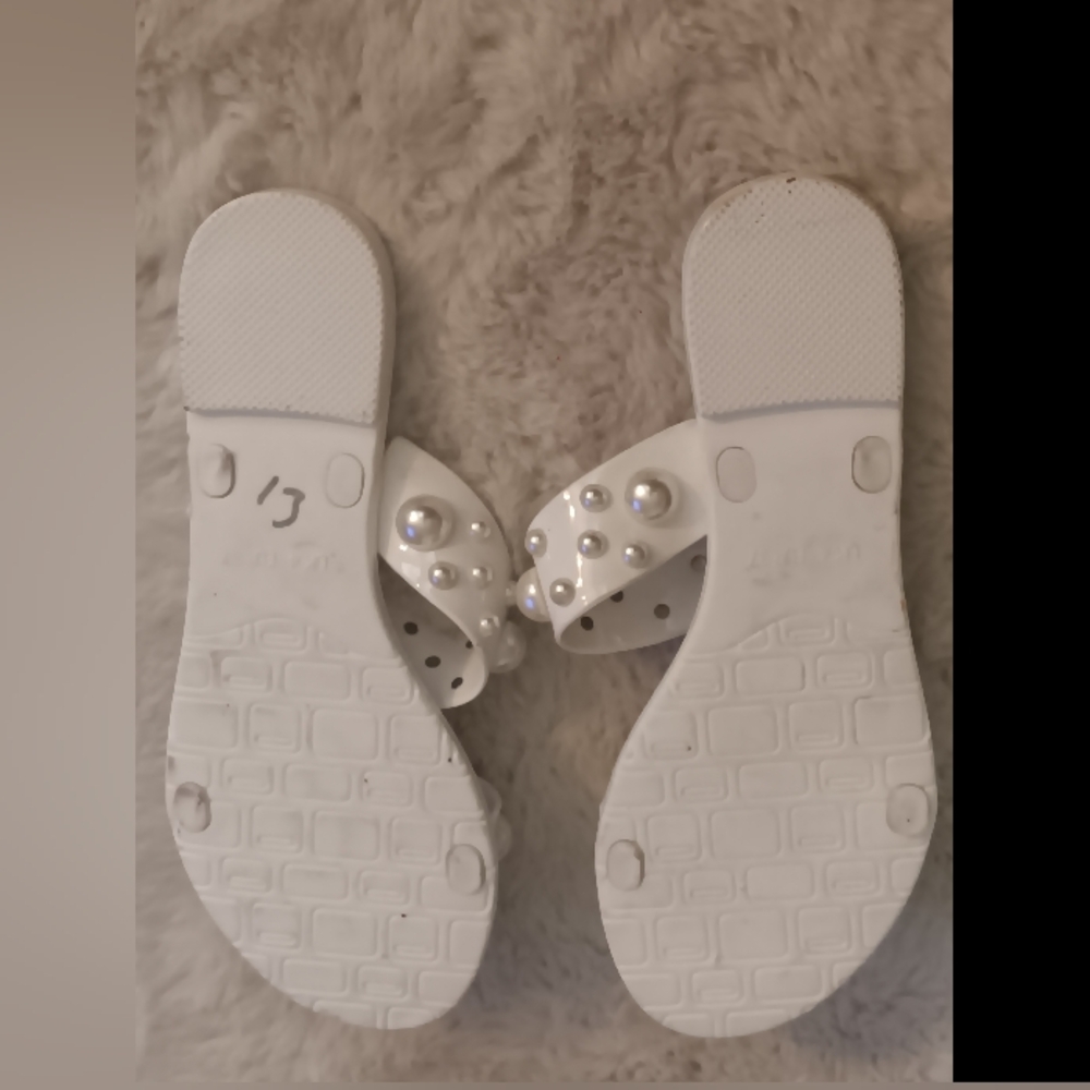 Olivia Miller Sandals - Picture 3 of 4
